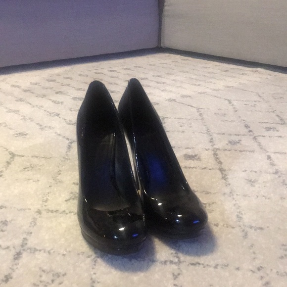 Tory Burch Shoes - Tory Burch patent black 4 inch heels. Size 8M.